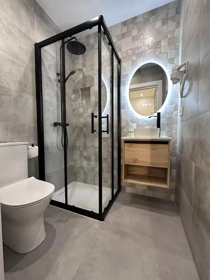 Suite Crystal Лион 0*,